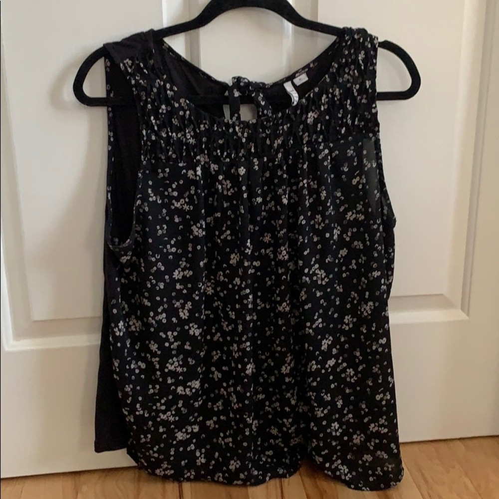 Sleeveless blouse
